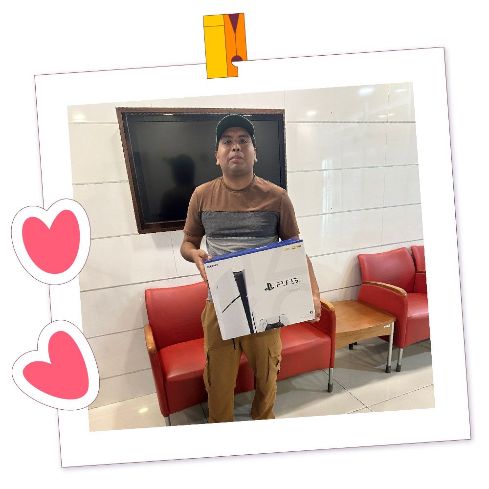 Ganador del concurso de aniversario recibe una consola PlayStation 5 como premio